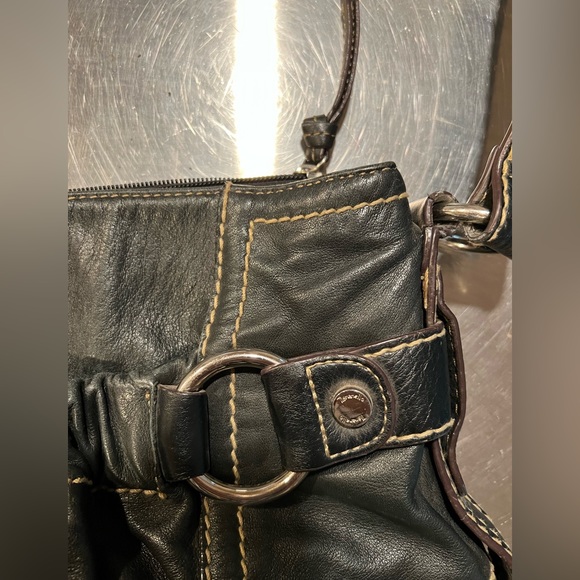 Tignanello Leather crossbody Bag Satchel Black, multiple pockets. - Picture 8 of 14
